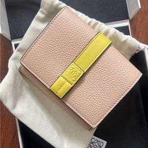 NWT authentic loewe wallet